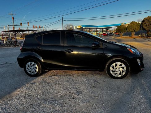Used 2016 Toyota Prius C Two image 12