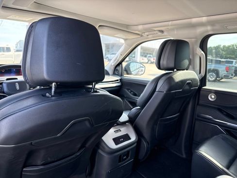 Used 2025 Lincoln Navigator Reserve AWD/4WD image 14