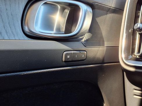 Used 2025 Volvo XC40 B5 Core w/ Protection Package Premier image 34