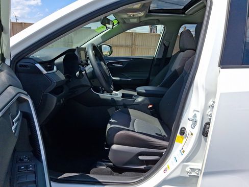 Used 2019 Toyota RAV4 XLE w/ Carpet Mat Package AWD/4WD image 15