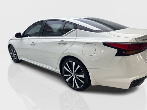 Used 2022 Nissan Altima 2.0 SR FWD image 13
