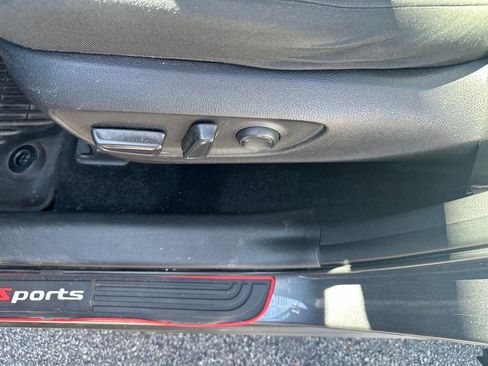 Used 2022 Toyota RAV4 XLE AWD/4WD image 11