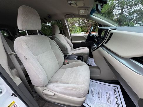 Used 2017 Toyota Sienna LE FWD image 13