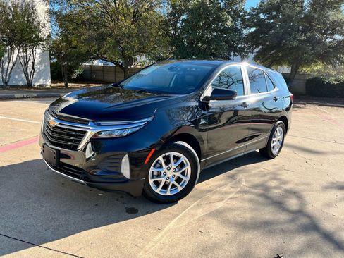 Used 2022 Chevrolet Equinox LT image 1