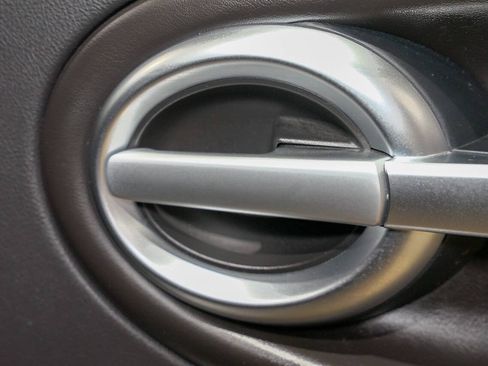 Used 2004 Chevrolet SSR w/ Preferred Equipment Group RWD image 36