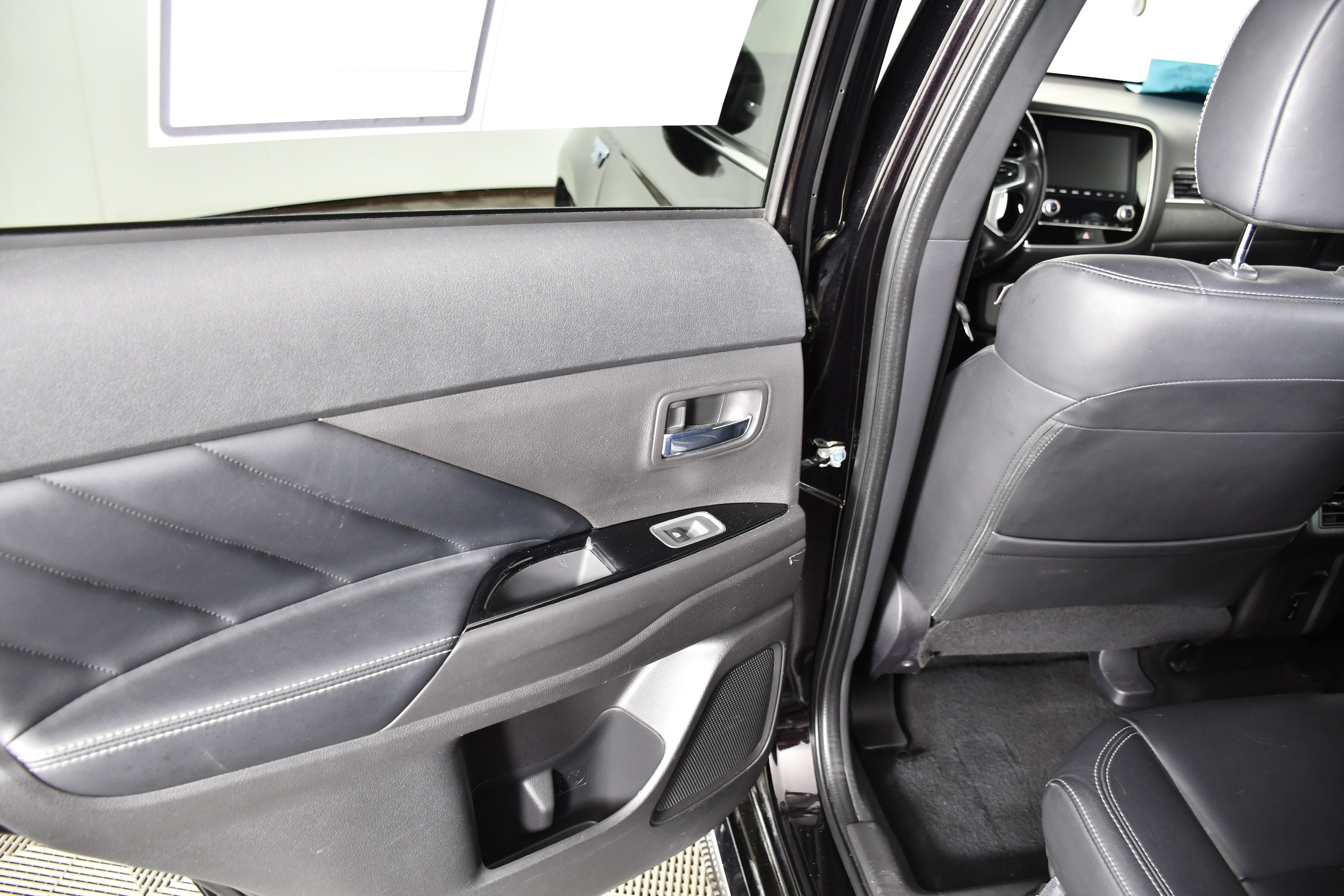Used 2020 Mitsubishi Outlander SEL AWD/4WD image 47