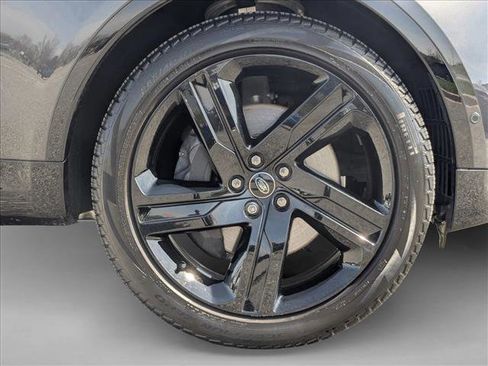 Used 2025 Land Rover Discovery Dynamic SE image 26