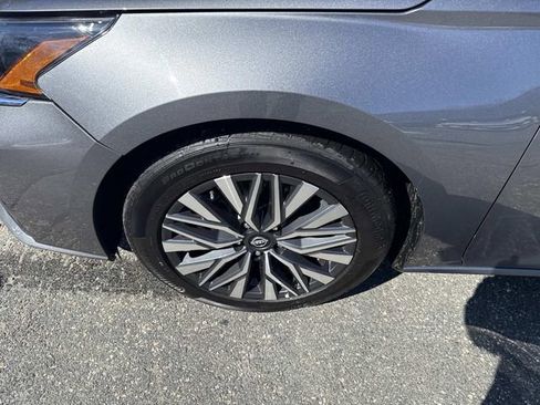 Used 2024 Nissan Altima 2.5 SV image 14