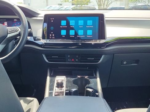 Used 2024 Volkswagen Atlas Cross Sport SE image 16