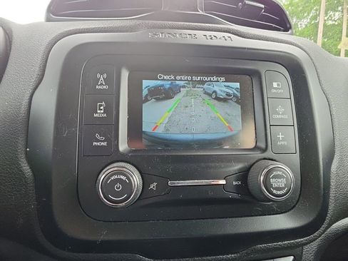 Used 2016 Jeep Renegade Latitude w/ Cold Weather Group AWD/4WD image 9