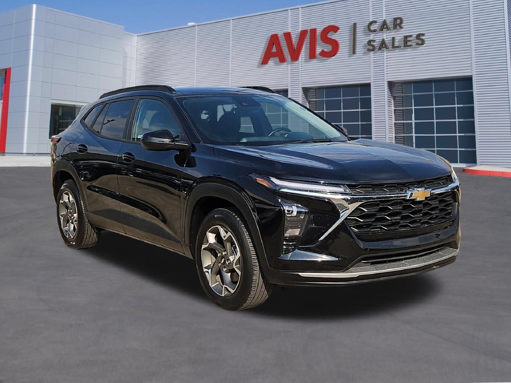 Used 2025 Chevrolet Trax LT w/ LT Convenience Package FWD image 3