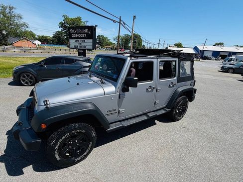 Used 2013 Jeep Wrangler Unlimited Sport w/ Connectivity Group AWD/4WD image 2