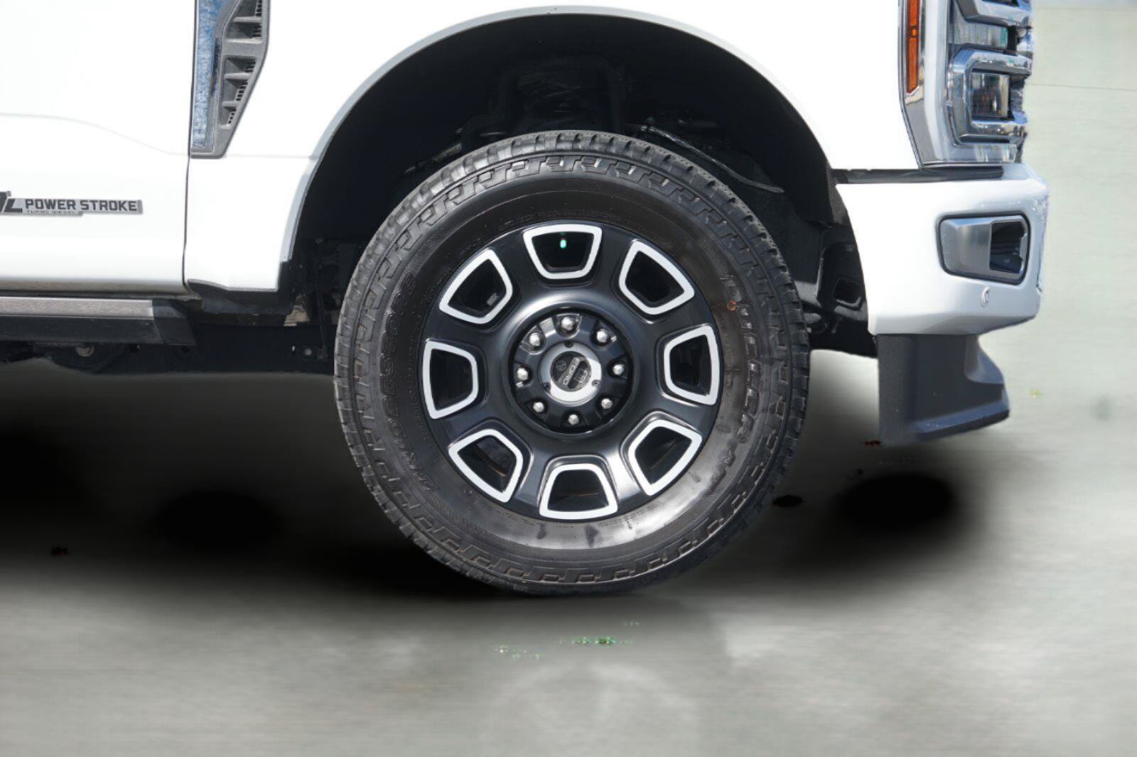 Used 2024 Ford F350 Platinum w/ FX4 Off-Road Package AWD/4WD image 4