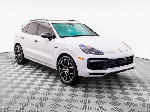 Used 2023 Porsche Cayenne Turbo S AWD/4WD image 6