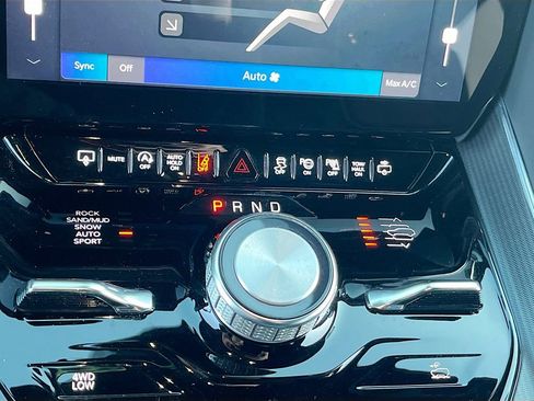 Used 2024 Jeep Grand Wagoneer Series III w/ Rear Seat Video Group 1 image 16