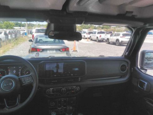 Used 2026 Jeep Gladiator Mojave AWD/4WD image 4