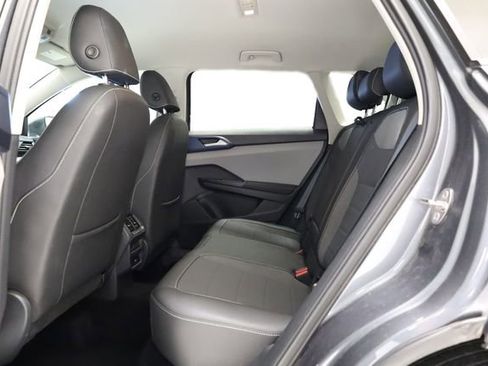 Used 2024 Volkswagen Taos SE FWD image 28