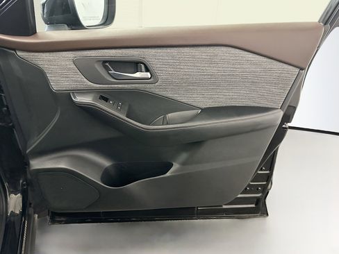 Used 2023 Nissan Rogue SV image 32