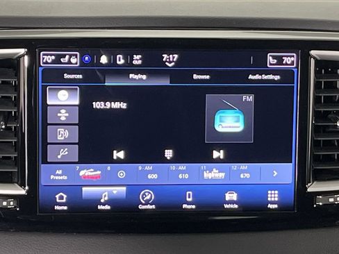 Used 2023 Chrysler Pacifica Touring-L image 16