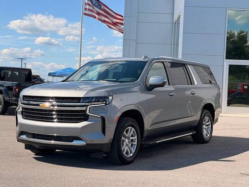 Used 2023 Chevrolet Suburban LT AWD/4WD image 6