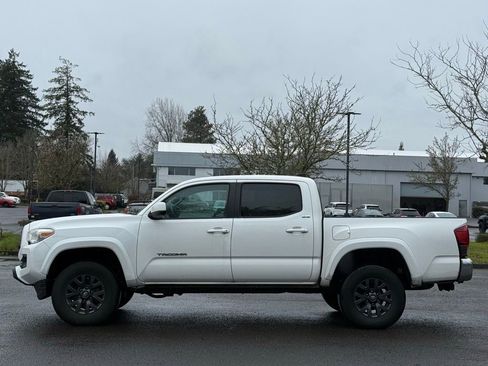 Used 2022 Toyota Tacoma SR5 image 2