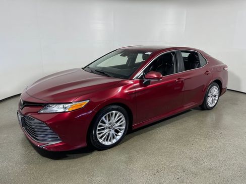 Certified 2018 Toyota Camry XLE FWD image 7
