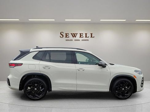 Used 2026 Volkswagen Tiguan SE R-Line FWD image 6