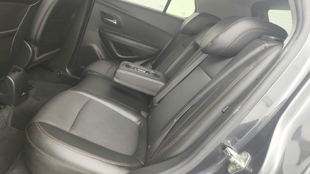 Used 2018 Chevrolet Trax LT w/ LT Convenience Package FWD image 22
