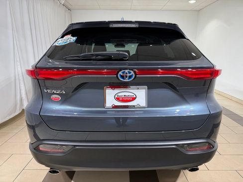 Certified 2023 Toyota Venza LE AWD/4WD image 4