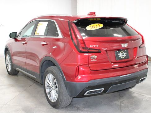 Used 2024 Cadillac XT4 Premium Luxury image 7