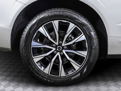 Used 2025 Volvo XC60 B5 Plus image 34