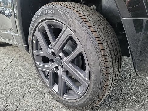 New 2025 Jeep Compass Limited w/ High Altitude Package image 17