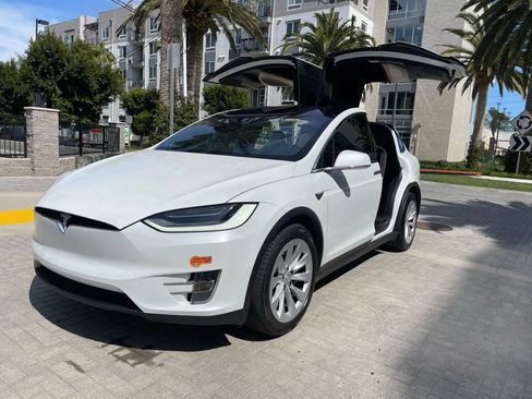 Used 2018 Tesla Model X 100D AWD/4WD image 5