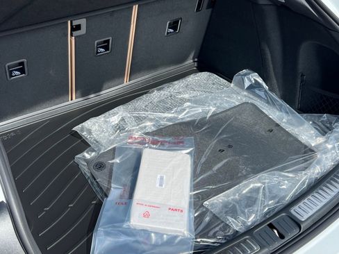 New 2026 Porsche Macan image 20