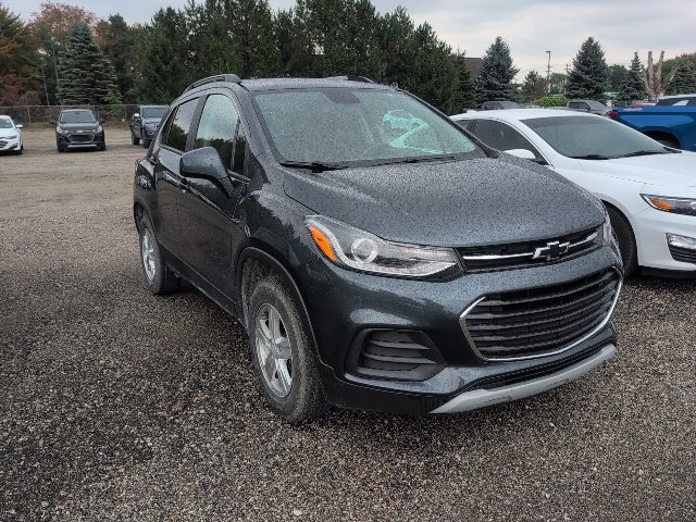 Used 2021 Chevrolet Trax LT w/ LT Convenience Package AWD/4WD image 3