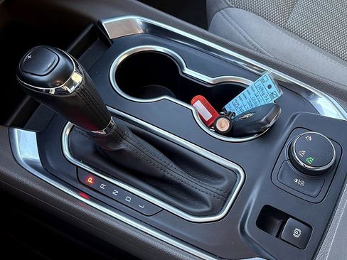 Used 2020 Chevrolet Traverse LT image 25