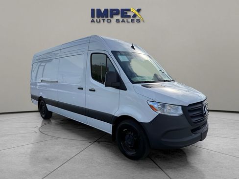 Used 2025 Mercedes-Benz Sprinter 2500 image 7