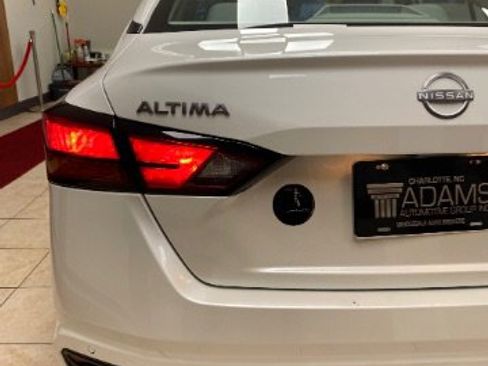Used 2024 Nissan Altima 2.5 SV image 11