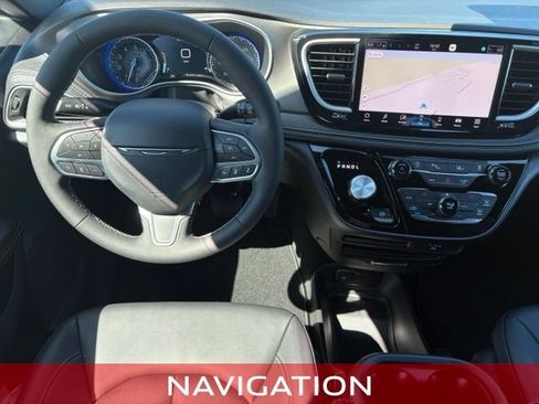 New 2027 Chrysler Pacifica Select FWD image 3