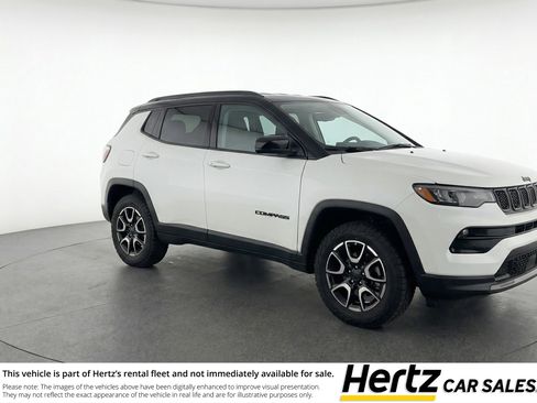 Used 2025 Jeep Compass Trailhawk AWD/4WD image 1