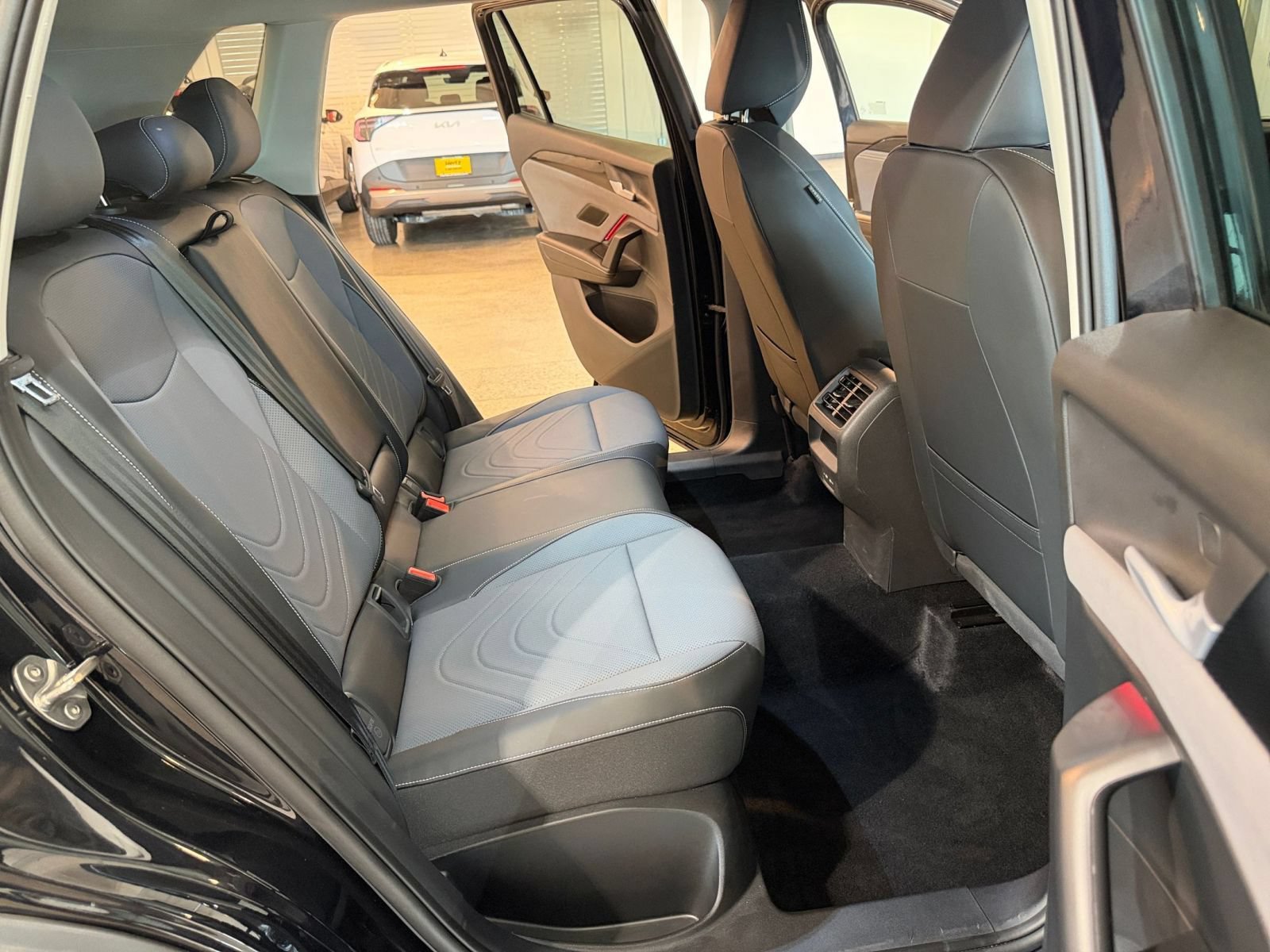 Used 2026 Volkswagen Tiguan SE AWD/4WD image 37