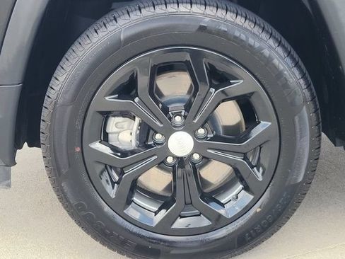 Used 2024 Jeep Compass Latitude AWD/4WD image 10