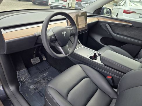 Used 2024 Tesla Model Y Long Range image 10