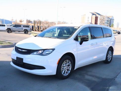 New 2026 Chrysler Voyager LX image 9