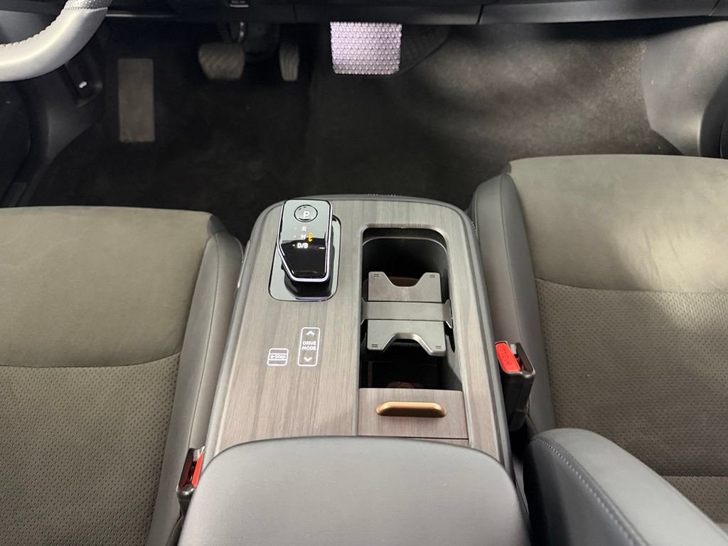 Used 2024 Nissan Ariya AWD image 16