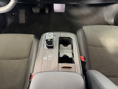 Used 2024 Nissan Ariya AWD image 16
