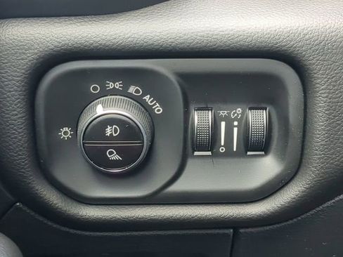 New 2026 RAM 1500 4x4 Crew Cab image 29