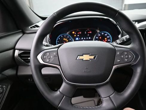 Used 2023 Chevrolet Traverse LT FWD image 8