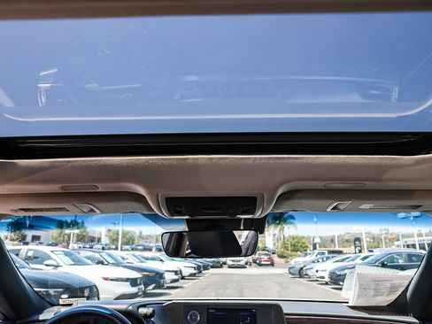 Used 2020 Lexus ES 350 w/ Premium Package FWD image 7