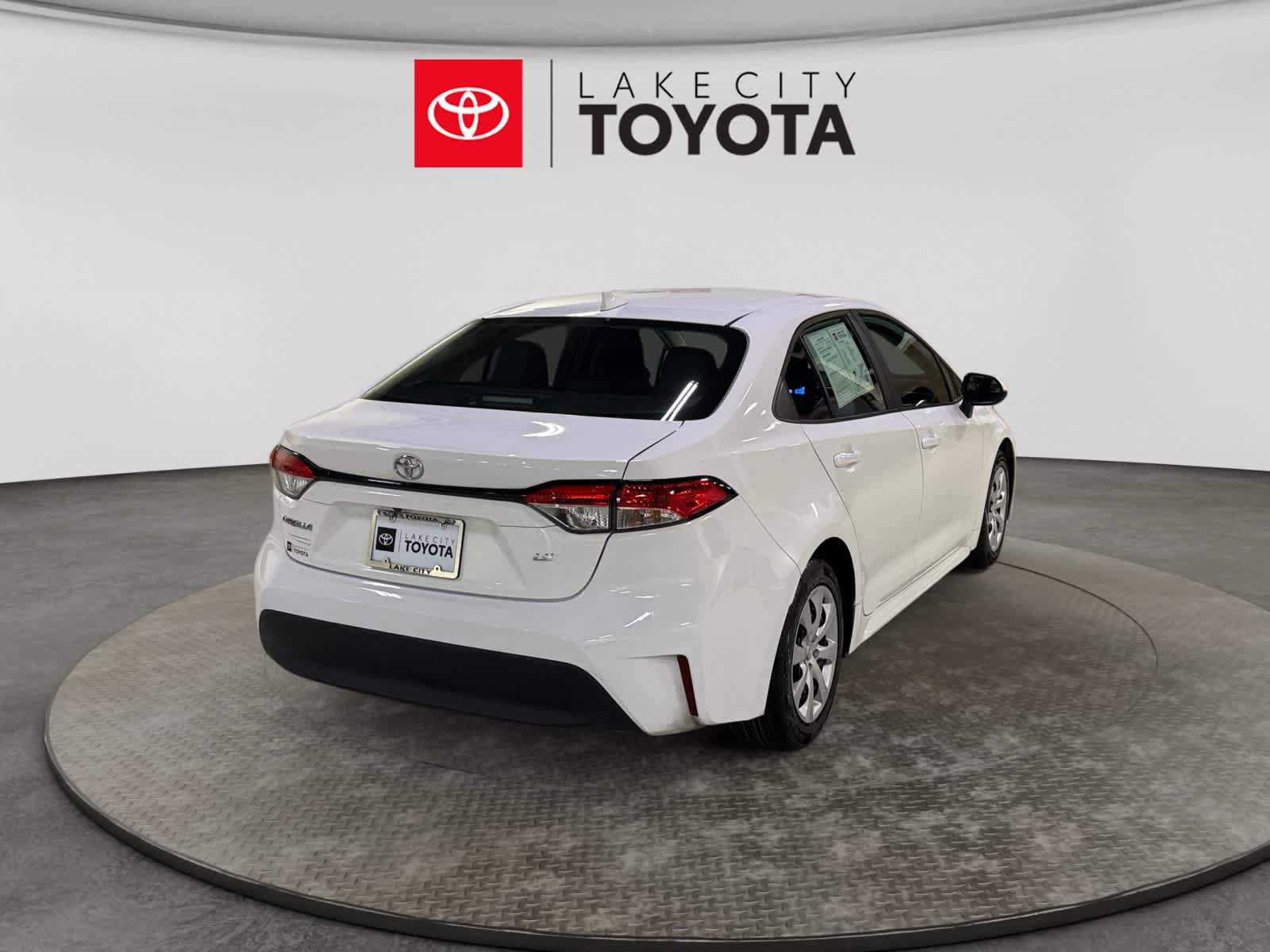 Used 2025 Toyota Corolla LE FWD image 9